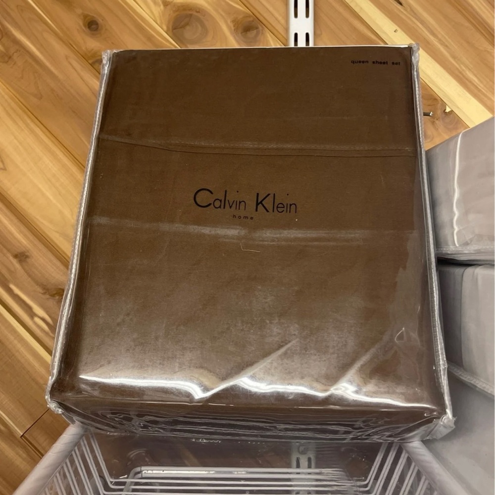 CALVIN KLEIN HOME Brown Sheet Set, Queen Size (Extremely Rare)